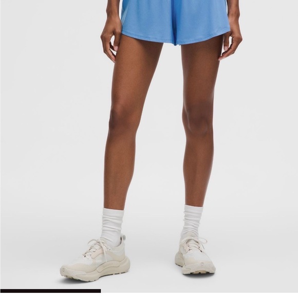 Lululemon Athletica Pace Crush High Rise 2.5” Shorts; color Pool Party; Size L - Picture 2 of 2